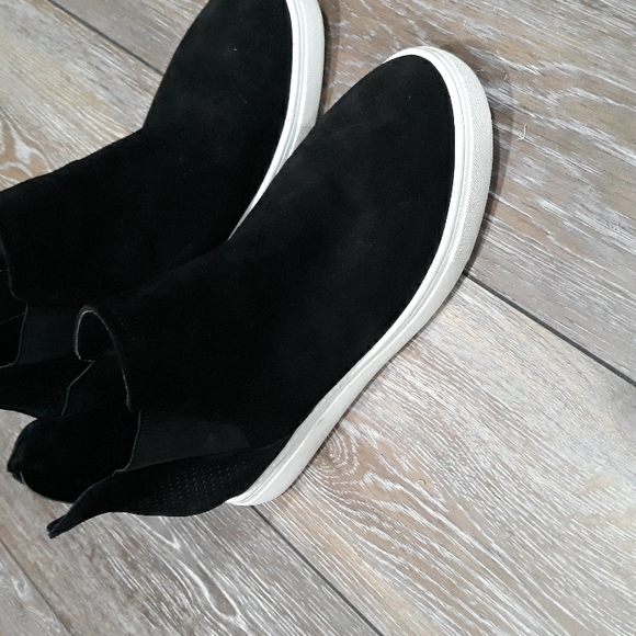 INC International Concepts black suede heel zip boots. Size 10 - Picture 10 of 11